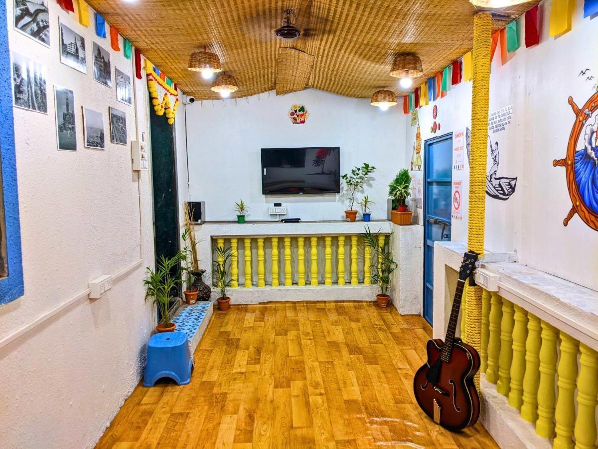 Awaara Backpackers Hostel, アリバグ エクステリア 写真