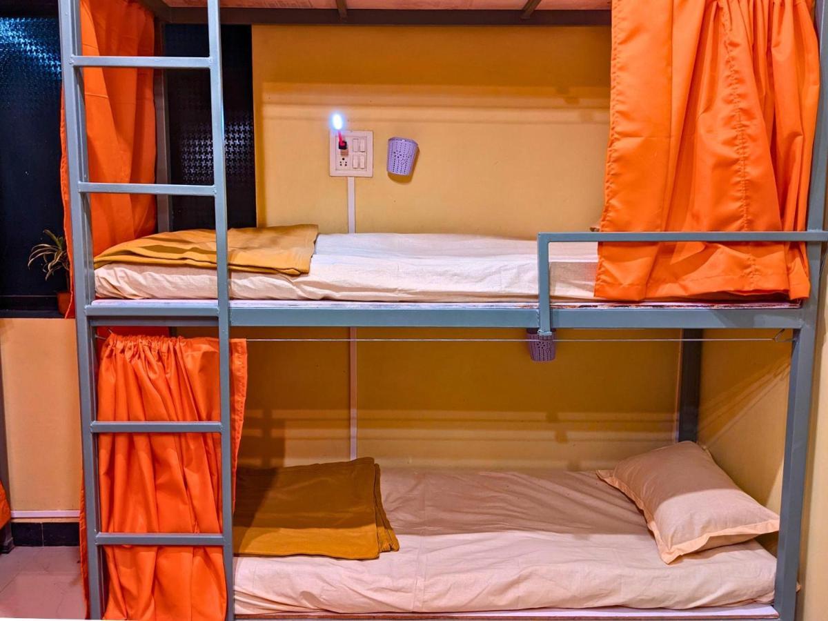 Awaara Backpackers Hostel, アリバグ エクステリア 写真