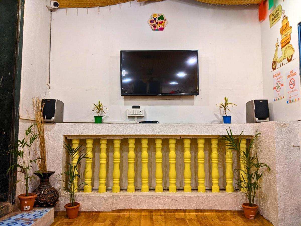 Awaara Backpackers Hostel, アリバグ エクステリア 写真