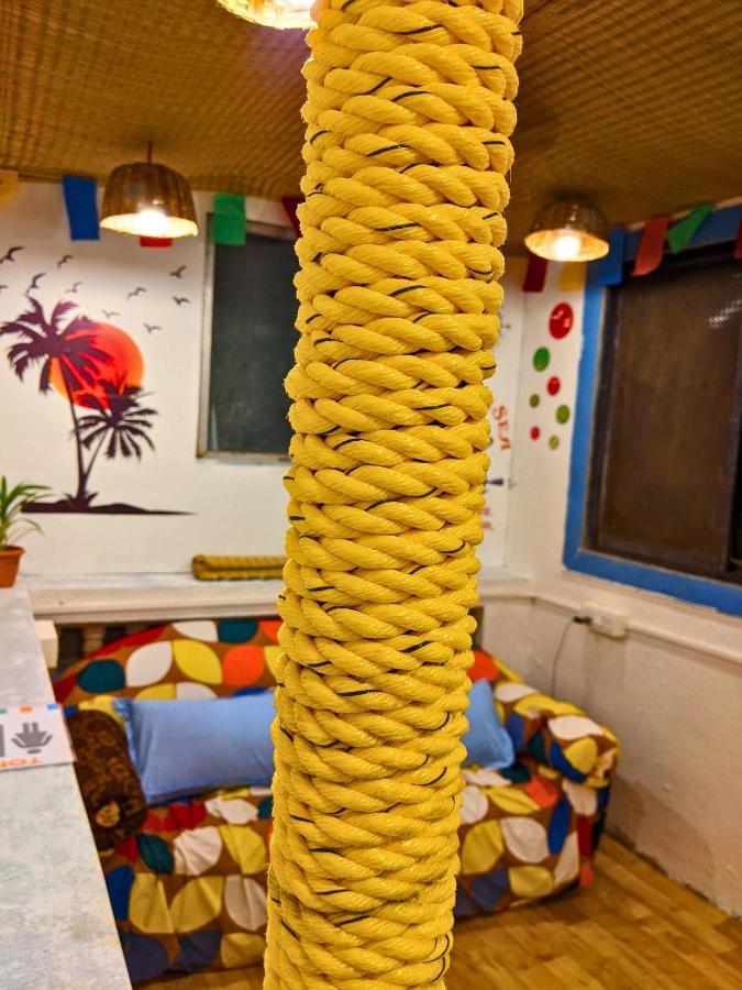 Awaara Backpackers Hostel, アリバグ エクステリア 写真
