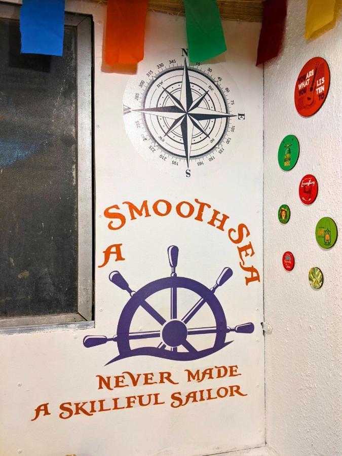Awaara Backpackers Hostel, アリバグ エクステリア 写真