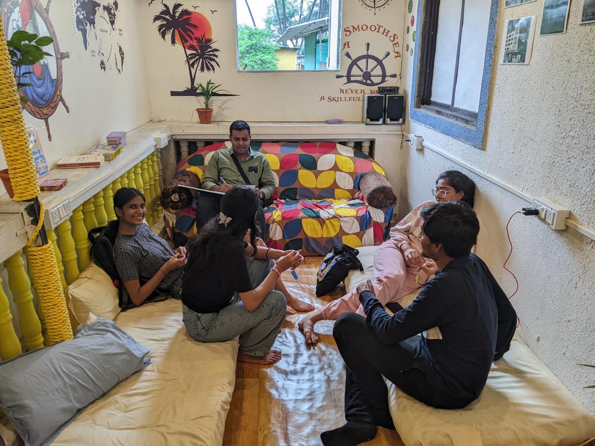 Awaara Backpackers Hostel, アリバグ エクステリア 写真