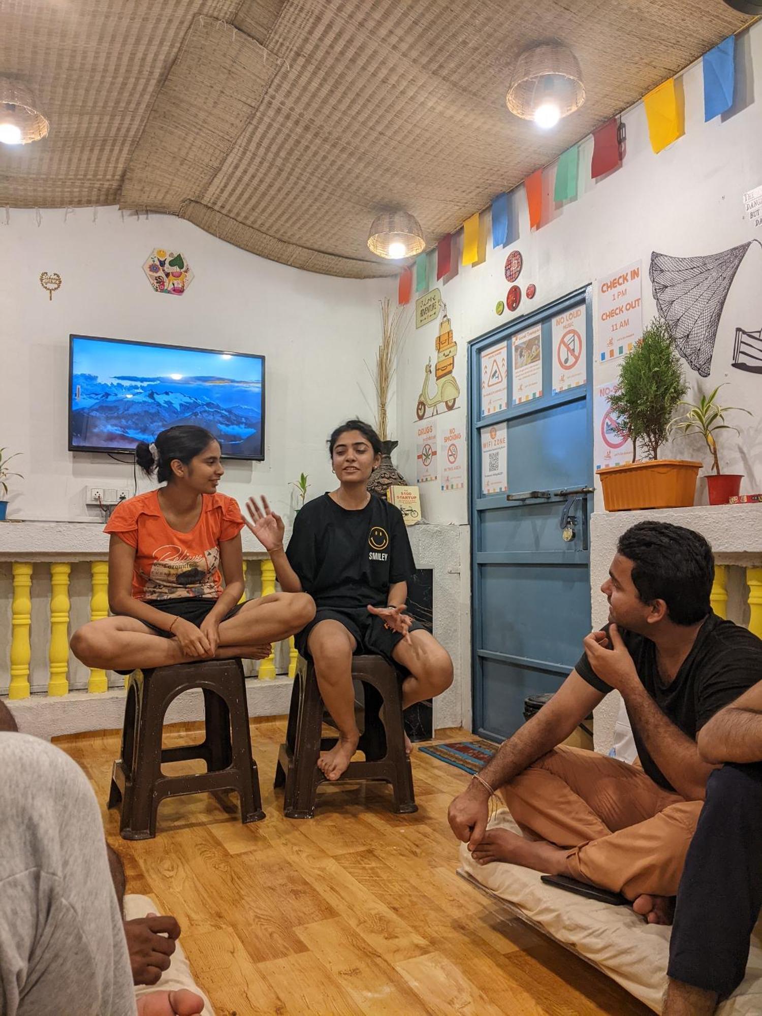 Awaara Backpackers Hostel, アリバグ エクステリア 写真