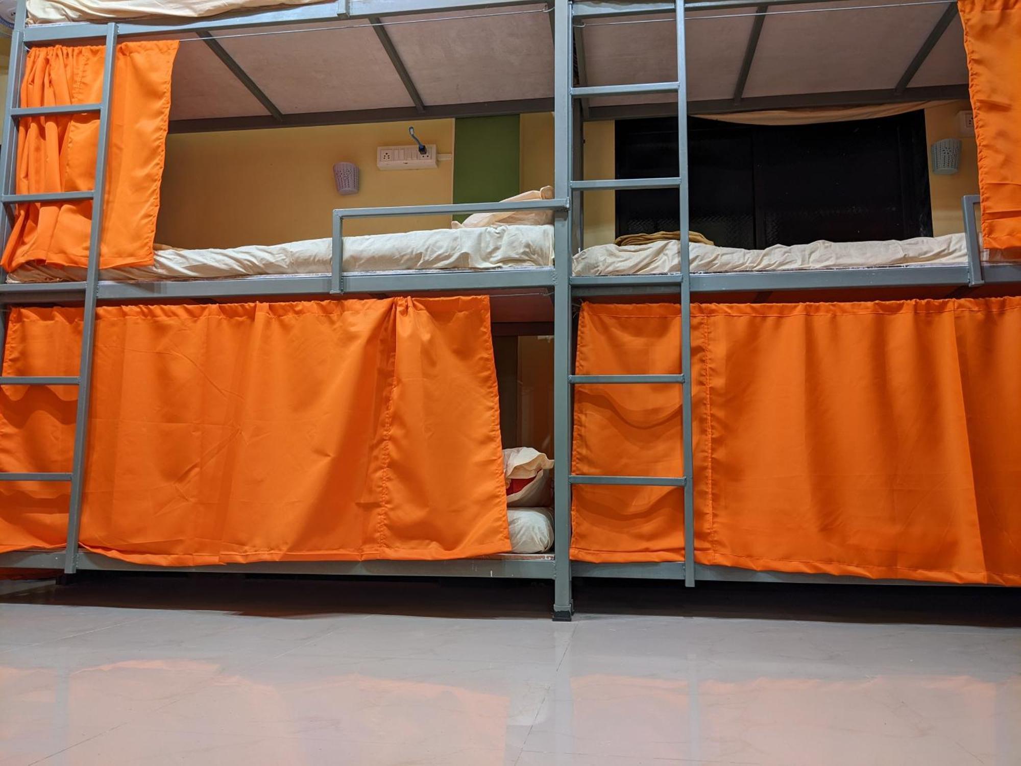 Awaara Backpackers Hostel, アリバグ エクステリア 写真